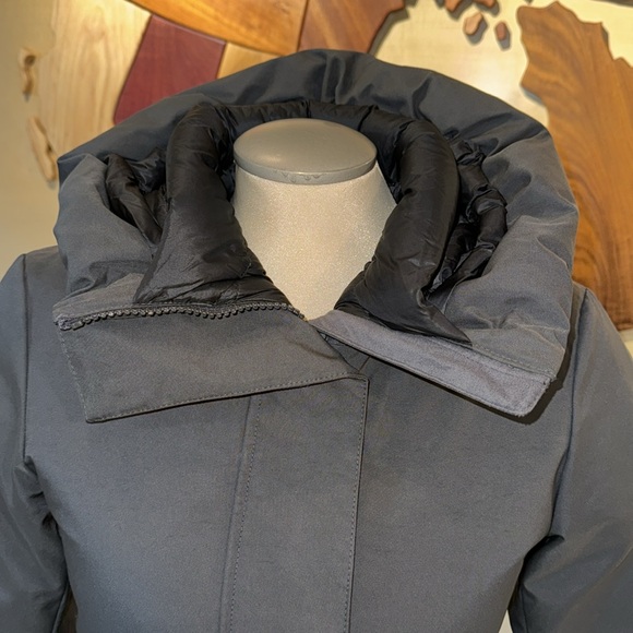 Aritzia Babaton Viewpoint Parka sz xs excellent condition worn twice - Picture 5 of 12